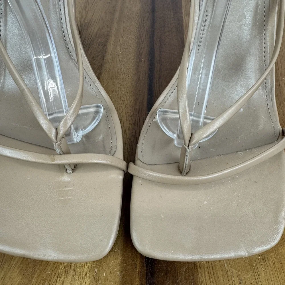 New‎ Womens Steve Madden Annie Beige Faux Leather Strappy Thong Sandals Size 9 M